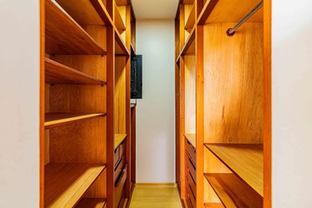 Apartamento à venda com 114m², 4 quartos e 2 vagasSuite - Closet