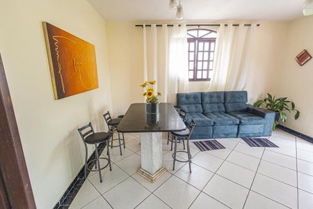 Casa para alugar com 250m², 5 quartos e sem vaga Casa para alugar com 250m², 5 quartos e sem vagasala