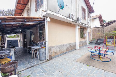 Casa para alugar com 250m², 5 quartos e sem vaga Casa para alugar com 250m², 5 quartos e sem vagaquintal / garagem