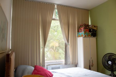 Quarto 1 de apartamento à venda com 2 quartos, 60m² em Copacabana, Rio de Janeiro