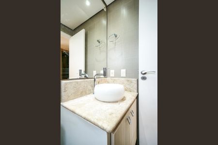 Apartamento à venda com 93m², 2 quartos e 2 vagasBanheiro da suíte 01