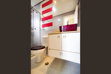 Apartamento à venda com 93m², 2 quartos e 2 vagasBanheiro da suíte 02