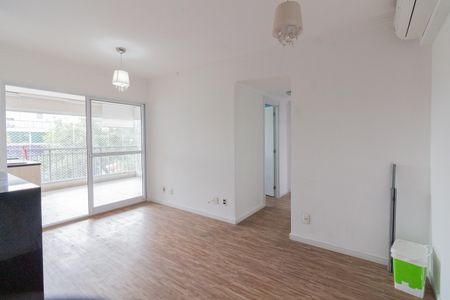 Sala de apartamento para alugar com 3 quartos, 72m² em Caxingui, São Paulo