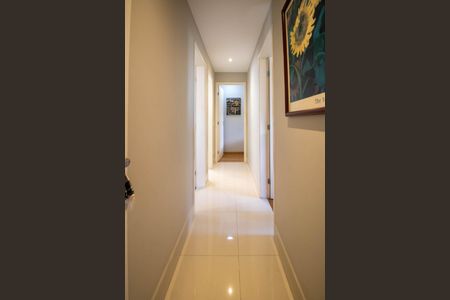 Corredor  de apartamento para alugar com 3 quartos, 106m² em Vila Andrade, São Paulo