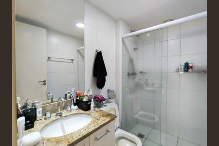 Apartamento à venda com 94m², 3 quartos e 2 vagas Apartamento à venda com 94m², 3 quartos e 2 vagasBanheiro Corredor