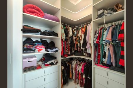 Apartamento à venda com 94m², 3 quartos e 2 vagas Apartamento à venda com 94m², 3 quartos e 2 vagasCloset da suíte