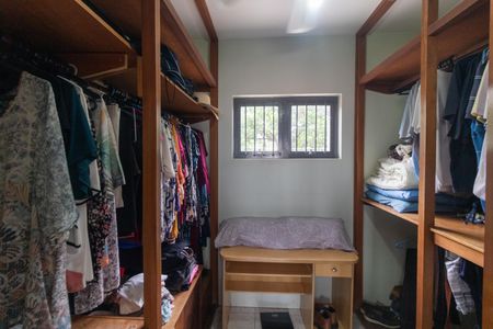 Casa à venda com 235m², 4 quartos e 2 vagasCloset da  Suíte 02