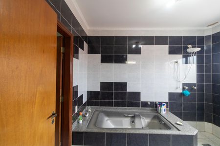Casa à venda com 235m², 4 quartos e 2 vagasBanheiro da  Suíte 02