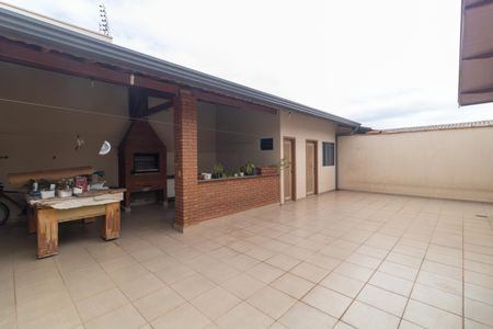 Casa à venda com 235m², 4 quartos e 2 vagasQuintal
