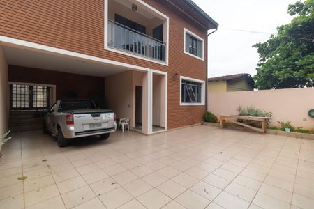 Casa à venda com 235m², 4 quartos e 2 vagasGaragem