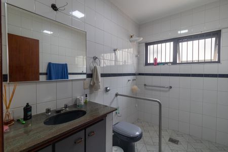 Casa à venda com 235m², 4 quartos e 2 vagasBanheiro