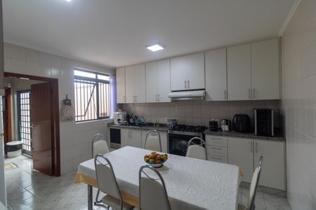 Casa à venda com 235m², 4 quartos e 2 vagasCozinha