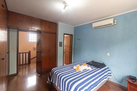 Casa à venda com 235m², 4 quartos e 2 vagasSuíte 01