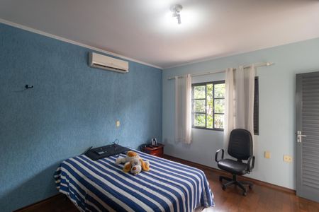 Casa à venda com 235m², 4 quartos e 2 vagasSuíte 01