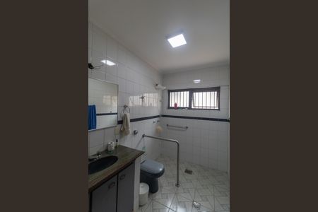Casa à venda com 235m², 4 quartos e 2 vagasBanheiro