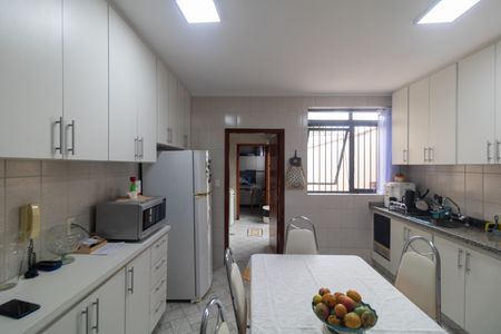 Casa à venda com 235m², 4 quartos e 2 vagasCozinha