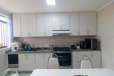 Casa à venda com 235m², 4 quartos e 2 vagasCozinha