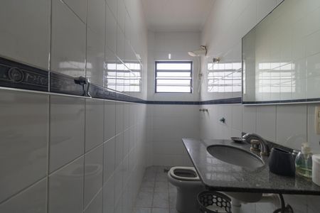 Casa à venda com 235m², 4 quartos e 2 vagasBanheiro da Suíte 01