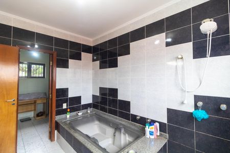 Casa à venda com 235m², 4 quartos e 2 vagasBanheiro da  Suíte 02