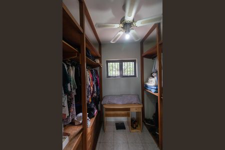 Casa à venda com 235m², 4 quartos e 2 vagasCloset da  Suíte 02