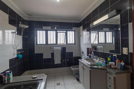 Casa à venda com 235m², 4 quartos e 2 vagasBanheiro da  Suíte 02