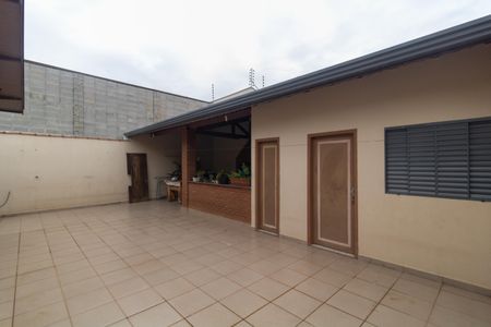 Casa à venda com 235m², 4 quartos e 2 vagasQuintal