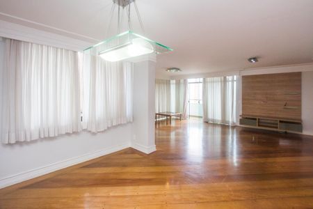 Apartamento para alugar com 183m², 3 quartos e 3 vagas