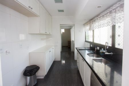 Apartamento para alugar com 183m², 3 quartos e 3 vagas