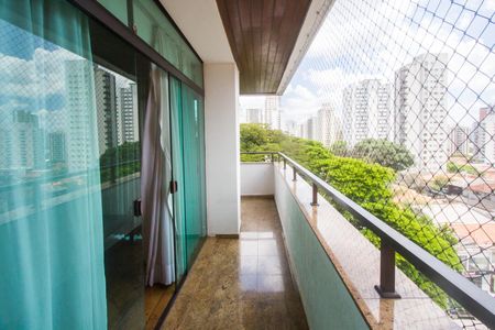 Apartamento para alugar com 183m², 3 quartos e 3 vagas