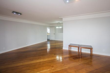 Apartamento para alugar com 183m², 3 quartos e 3 vagas