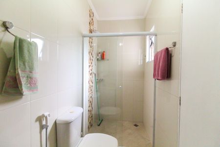 Casa à venda com 230m², 3 quartos e 2 vagasBanheiro da Suíte