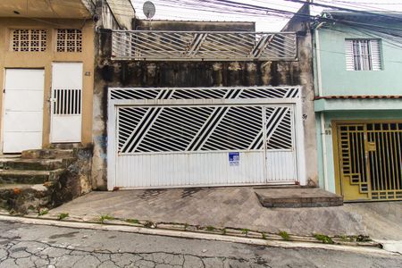 Casa à venda com 230m², 3 quartos e 2 vagasFachada + Placa