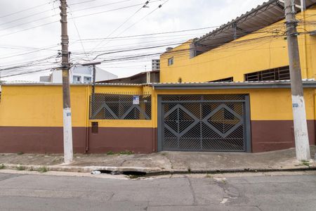 Casa para alugar com 80m², 2 quartos e 2 vagasFachada