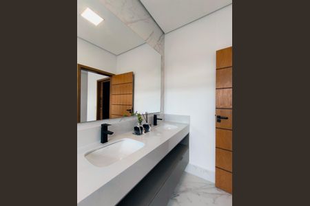 Casa de condomínio à venda com 260m², 3 quartos e 2 vagas Casa de condomínio à venda com 260m², 3 quartos e 2 vagasBanheiro da Suíte 1