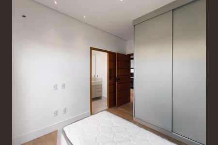 Casa de condomínio à venda com 260m², 3 quartos e 2 vagas Casa de condomínio à venda com 260m², 3 quartos e 2 vagasSuíte 2