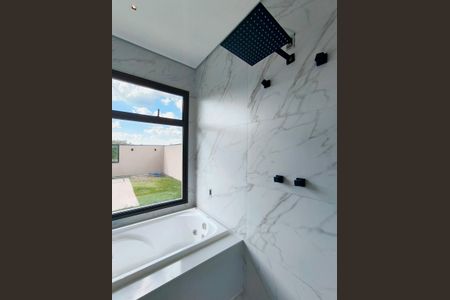 Casa de condomínio à venda com 260m², 3 quartos e 2 vagas Casa de condomínio à venda com 260m², 3 quartos e 2 vagasBanheiro da Suíte 1