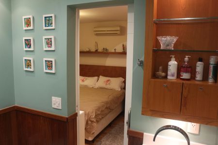 Apartamento à venda com 264m², 4 quartos e 4 vagasBanheiro da Suíte 1