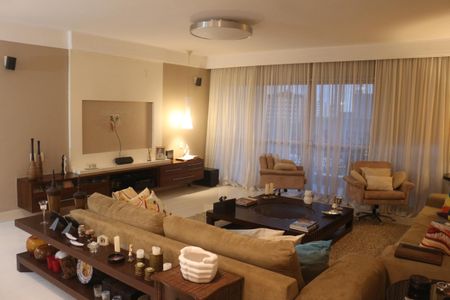 Apartamento à venda com 264m², 4 quartos e 4 vagasSala