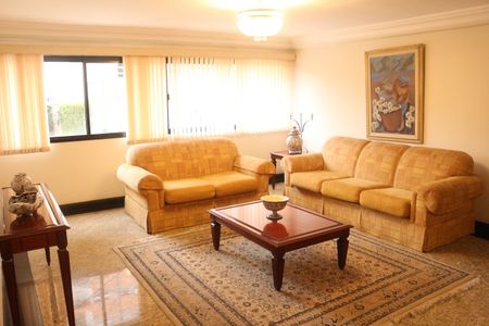 Apartamento à venda com 264m², 4 quartos e 4 vagasHall social