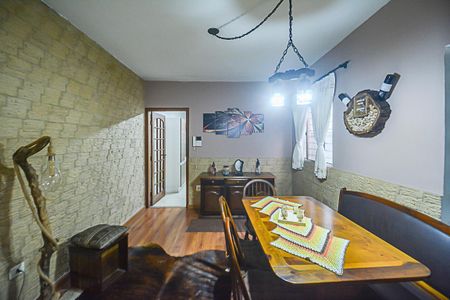 Casa à venda com 172m², 3 quartos e 2 vagas Casa à venda com 172m², 3 quartos e 2 vagasSala