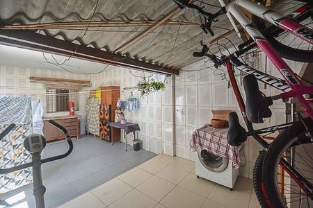 Casa à venda com 172m², 3 quartos e 2 vagas Casa à venda com 172m², 3 quartos e 2 vagasQuintal