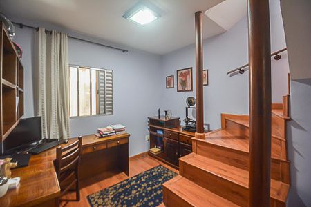 Casa à venda com 172m², 3 quartos e 2 vagas Casa à venda com 172m², 3 quartos e 2 vagasEscritório