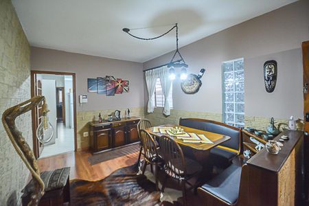 Casa à venda com 172m², 3 quartos e 2 vagas Casa à venda com 172m², 3 quartos e 2 vagasSala