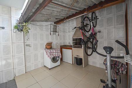 Casa à venda com 172m², 3 quartos e 2 vagas Casa à venda com 172m², 3 quartos e 2 vagasChurrasqueira