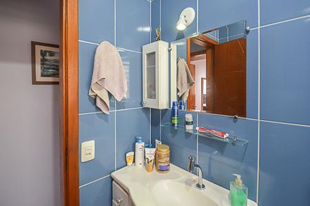 Casa à venda com 172m², 3 quartos e 2 vagas Casa à venda com 172m², 3 quartos e 2 vagasBanheiro