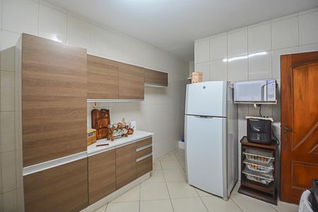 Casa à venda com 172m², 3 quartos e 2 vagas Casa à venda com 172m², 3 quartos e 2 vagasCozinha