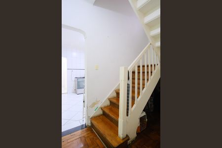 Casa à venda com 175m², 4 quartos e 2 vagasEscada