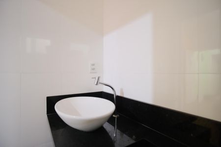 Casa à venda com 175m², 4 quartos e 2 vagasBanheiro da Suíte 2