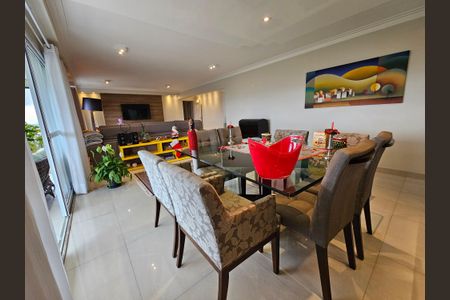 Apartamento à venda com 220m², 4 quartos e 4 vagasSala