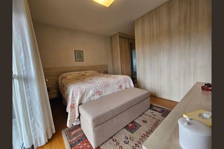 Apartamento à venda com 220m², 4 quartos e 4 vagasSuite 4